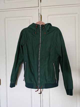 Cazadora verde de PullandBear 