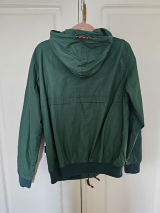 Cazadora verde de PullandBear 