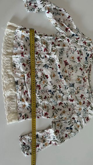 Blusa de flores de Bershka