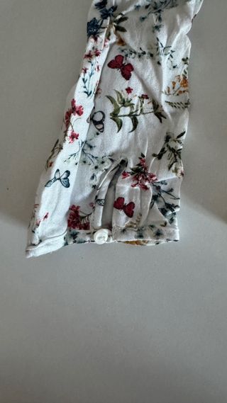 Blusa de flores de Bershka