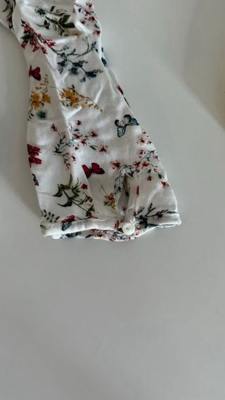 Blusa de flores de Bershka