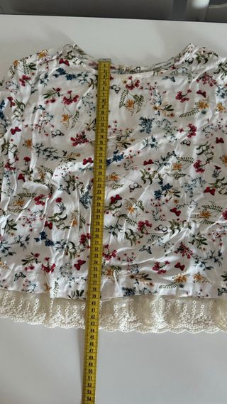 Blusa de flores de Bershka
