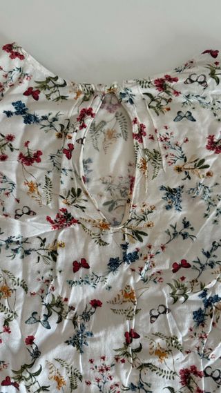 Blusa de flores de Bershka