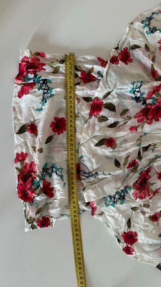 Blusa de flores con volante de Bershka