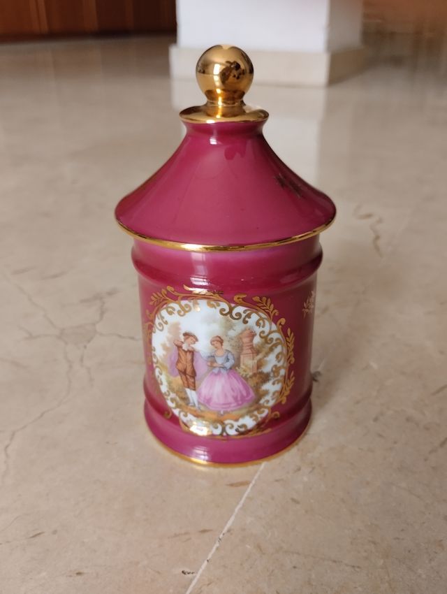 Limoges. Porcelana vintage bote