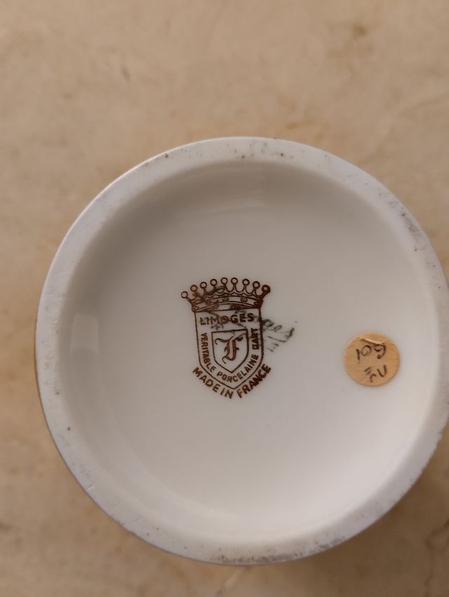 Limoges. Porcelana vintage bote