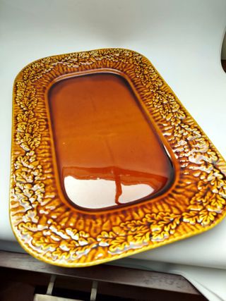 Bandeja cerámica esmaltada con hojas de roble