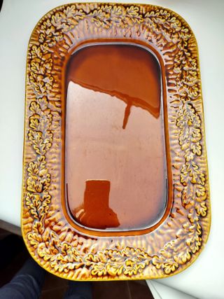 Bandeja cerámica esmaltada con hojas de roble