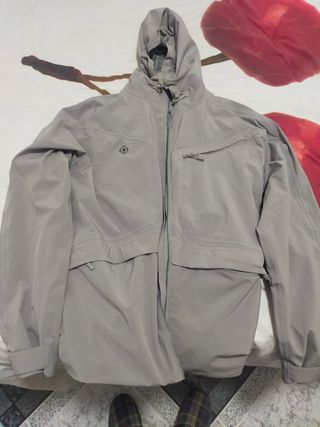 Chaqueta impermeable IZAS