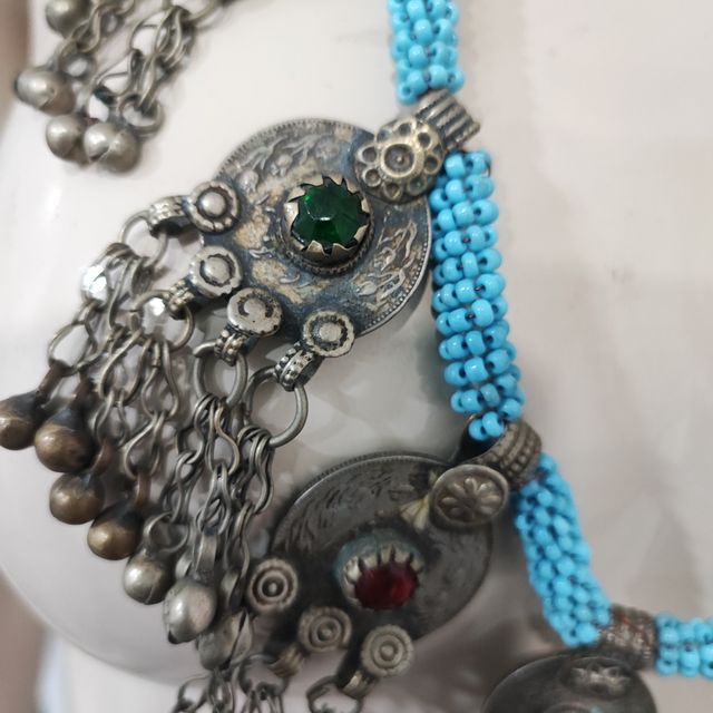 Collana afghana vintage e unica.