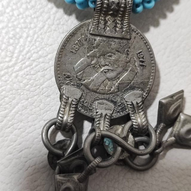 Collana afghana vintage e unica.