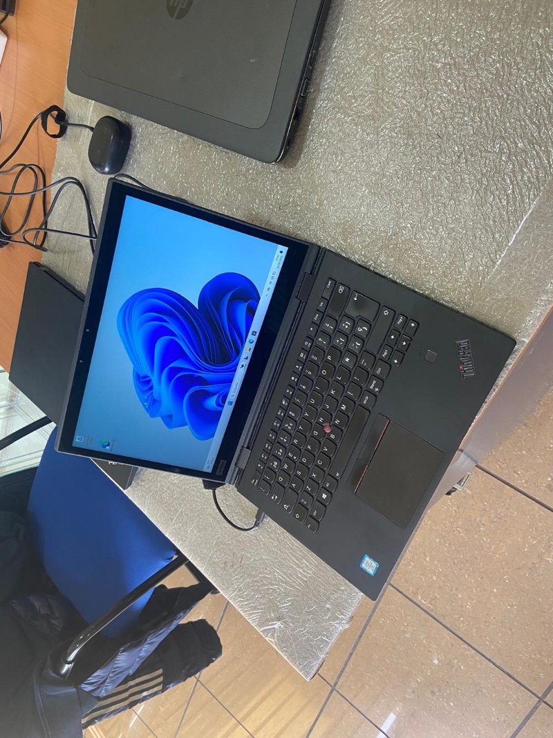 LENOVO YOGA X1 G3 I5 I5 8350U 8 RAM 256 NVME afbeelding 4