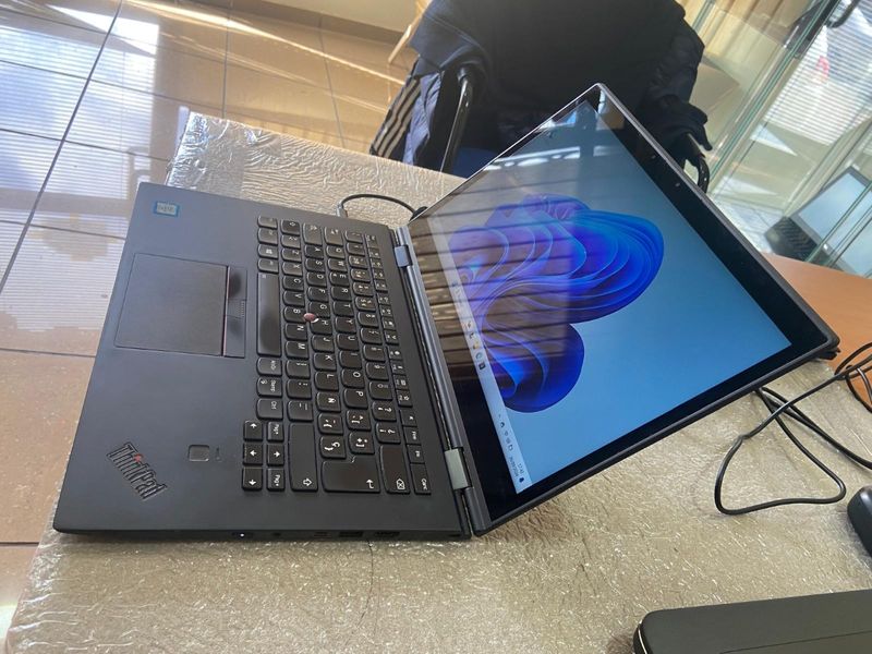 LENOVO YOGA X1 G3 I5 I5 8350U 8 RAM 256 NVME afbeelding 6