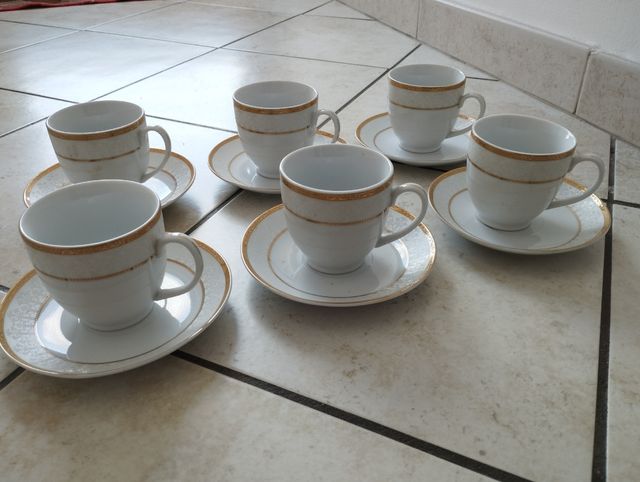 Sei tazze da thè con piattino