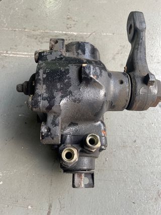 Se vende caja de direcion de nissan cabsthar