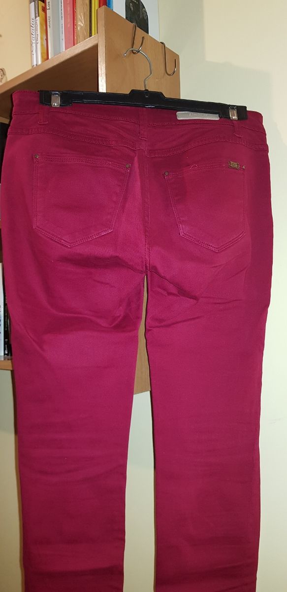 Pantalón burdeos