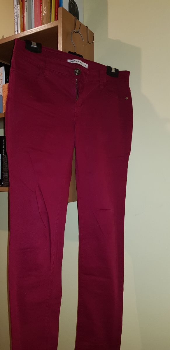Pantalón burdeos