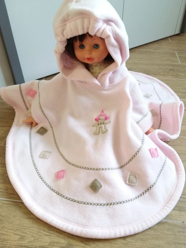 Poncho con cappuccio per bambina piccola