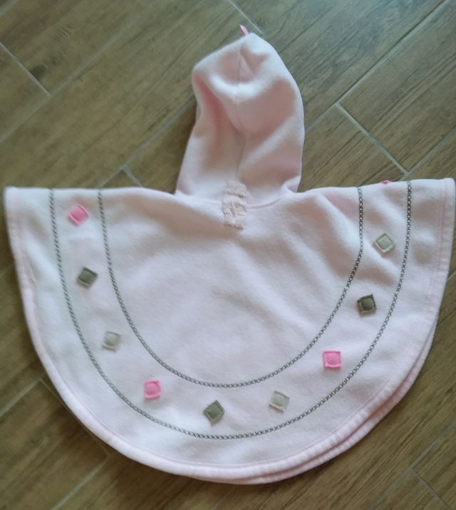 Poncho con cappuccio per bambina piccola