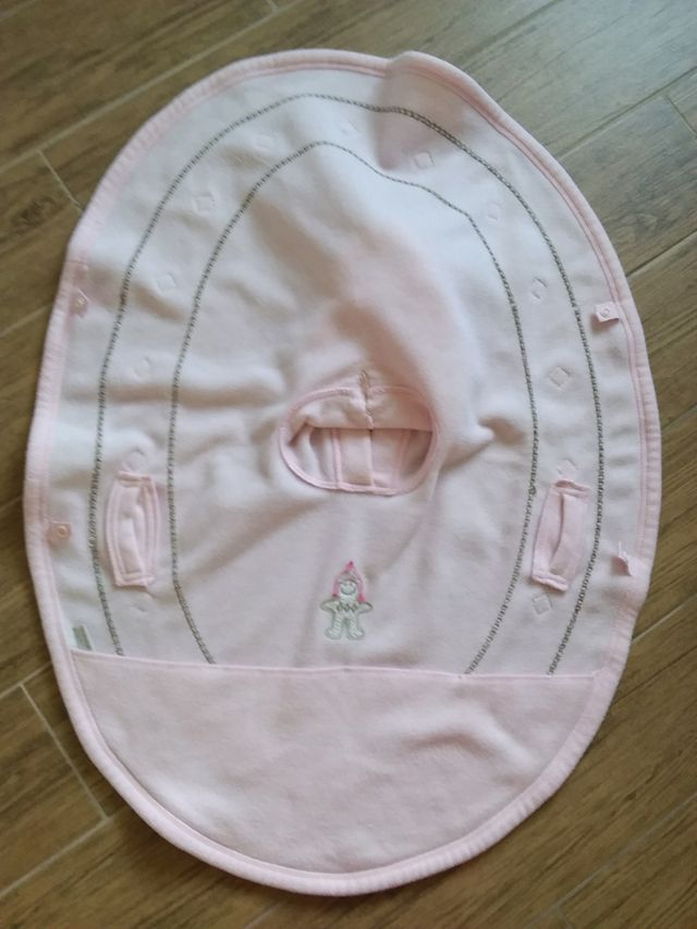 Poncho con cappuccio per bambina piccola