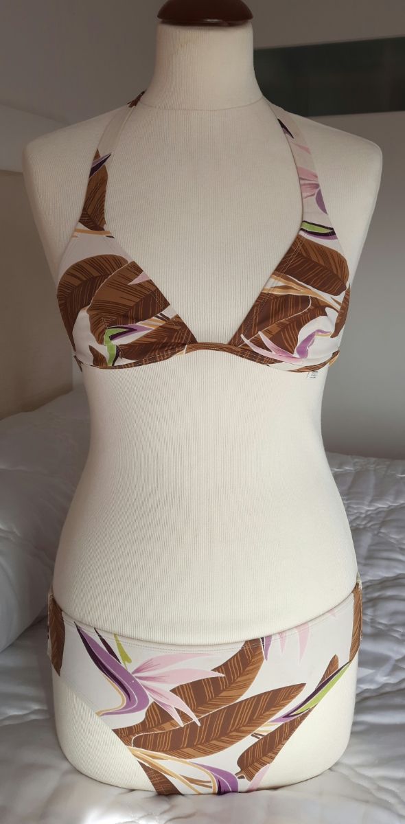 Bikini Evelyn con etiquetas.