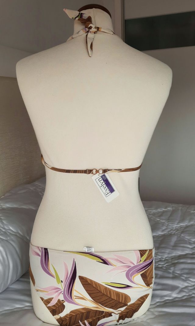 Bikini Evelyn con etiquetas.