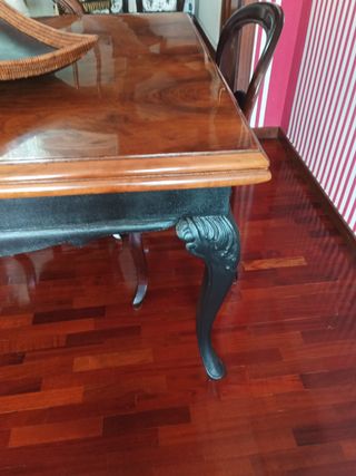 Mesa antigua de madera