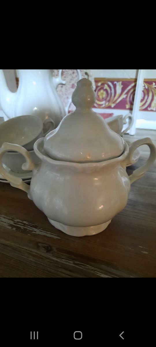 Juegi de café blanco para 6 personas  15€