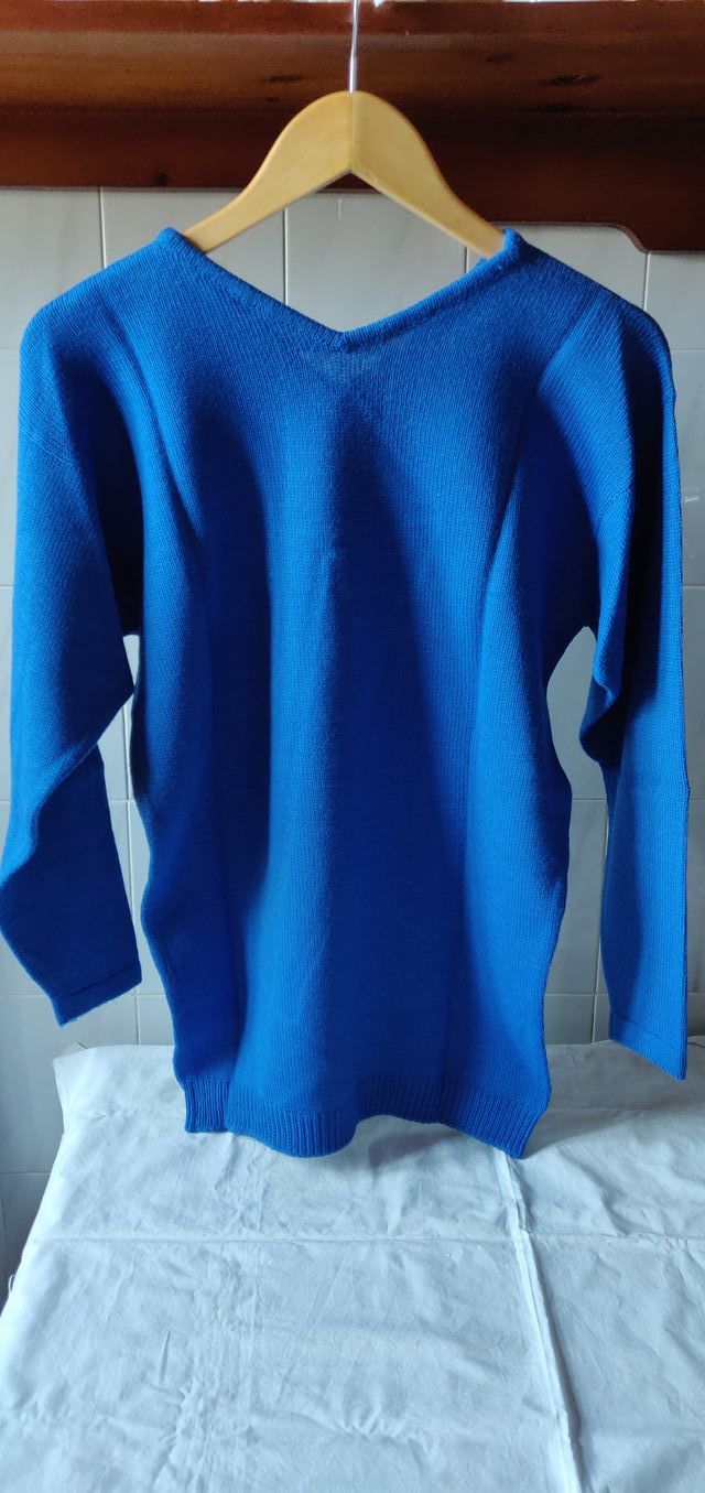 Maglione in lana confezionato a mano capo unico