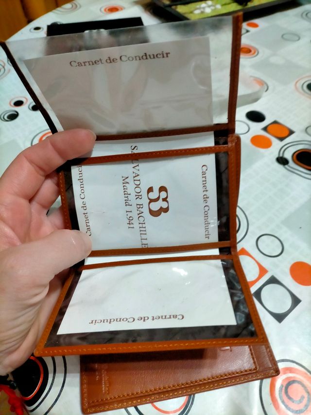 Tarjetero Salvador Bachiller