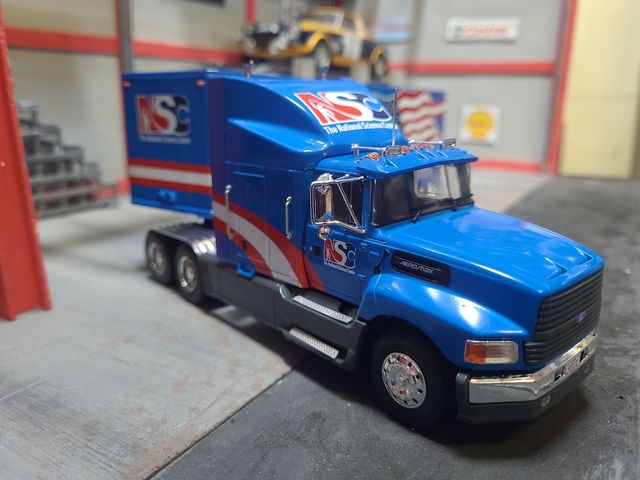 CAMIÃO ARTICULADO AMERICANO