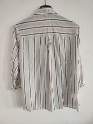 Camisa beige y gris Stradivarius