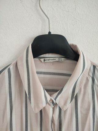 Camisa beige y gris Stradivarius