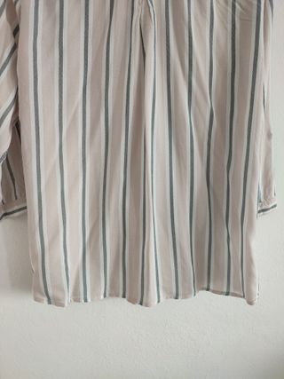 Camisa beige y gris Stradivarius