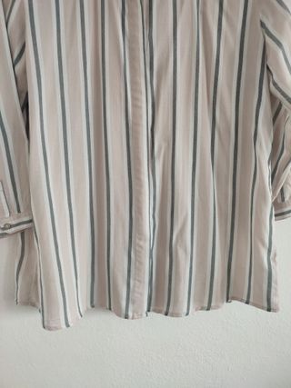 Camisa beige y gris Stradivarius