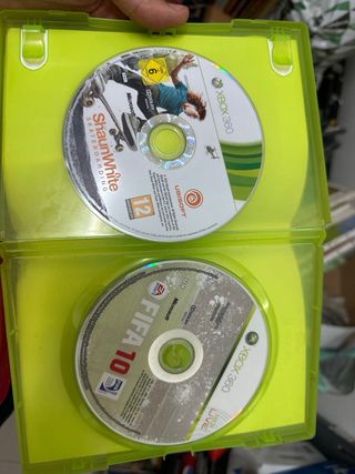 Xbox 360 con 2 mandos y 2 juegos