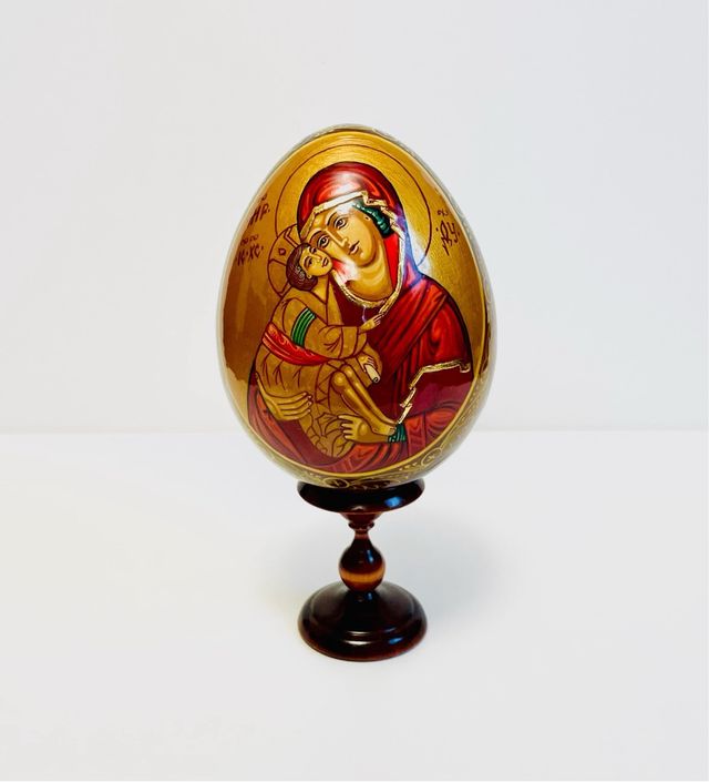 Uovo russo dipinto a mano