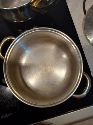 Olla inoxidable con tapa, ø 18 cm