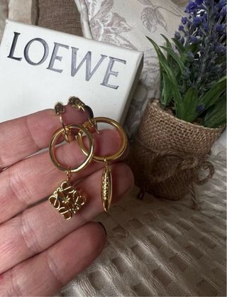 Pendientes asimétricos anagrama Loewe