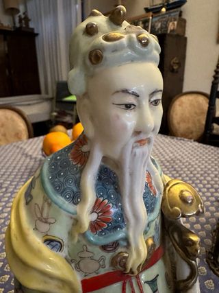 Figura de Porcelana Esmaltada “Shou Xing” – Dios de la Longevidad Porcelana china policromada, estilo República (ca. 1920–1940)