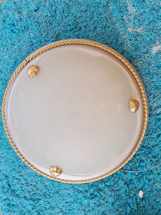 Lampade da soffitto leggere.