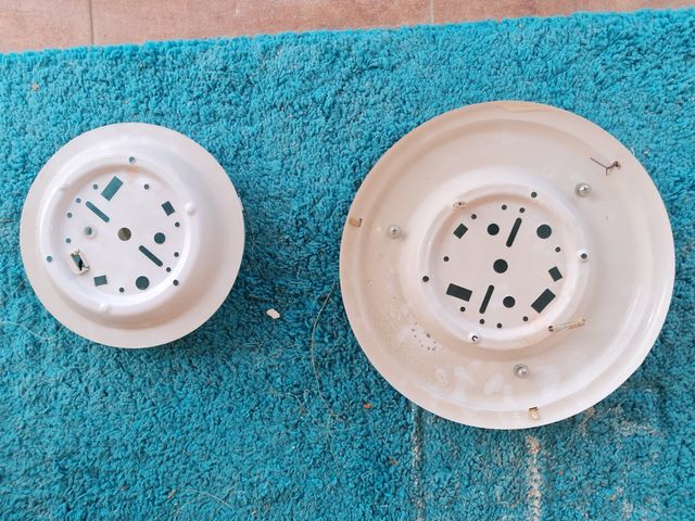 Lampade da soffitto leggere.