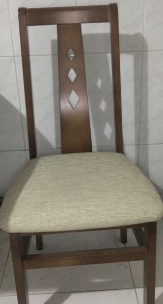 Mesa de comedor con 4 sillas