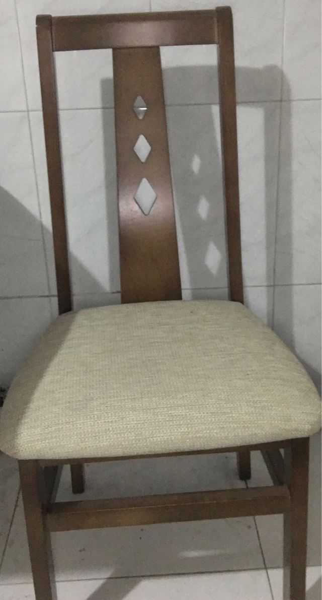 Mesa de comedor con 4 sillas