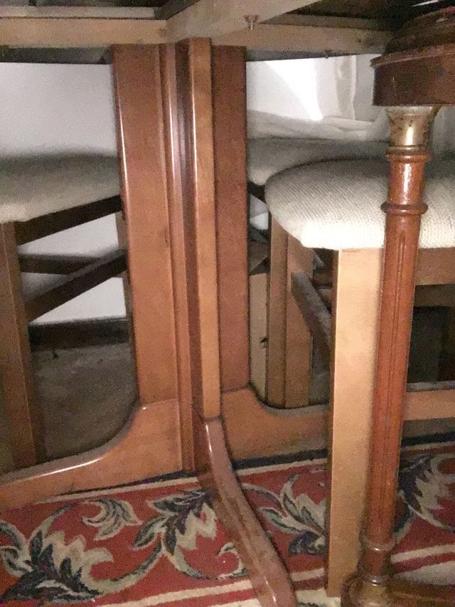 Mesa de comedor con 4 sillas