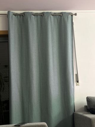 6 cortinados tecido opaco e 3 varões extensíveis