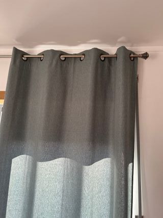 Varão para cortinado e 2 cortinados