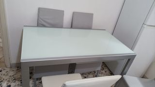 Tavolo in vetro temperato