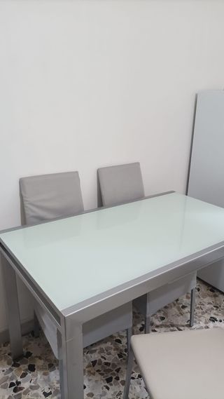 Tavolo in vetro temperato