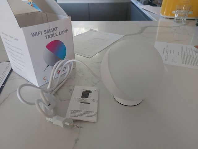 Wi-fi smart table lamp
